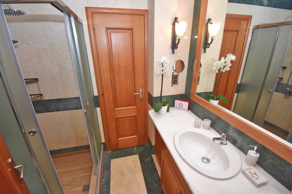 Kallisto Villas Pasiphae Bath-Room